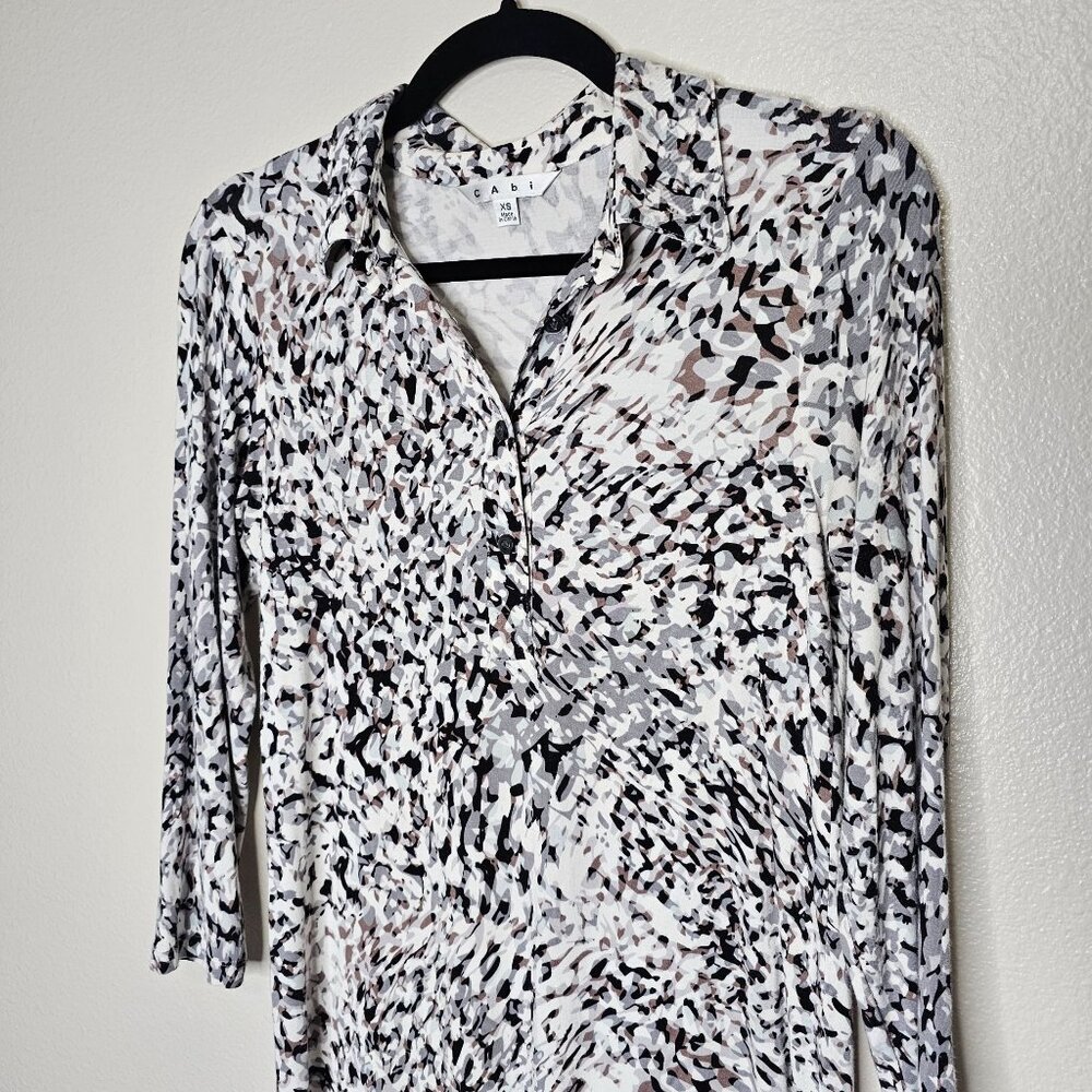 Cabi Xs Grey Abstract Print Collar Button Up Casu… - image 2